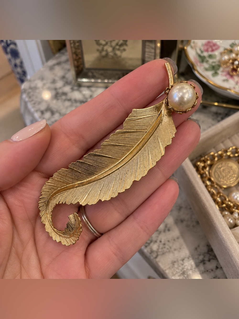 Vintage Gold Tone Curled Feather Brooch Pearl Statement Pin